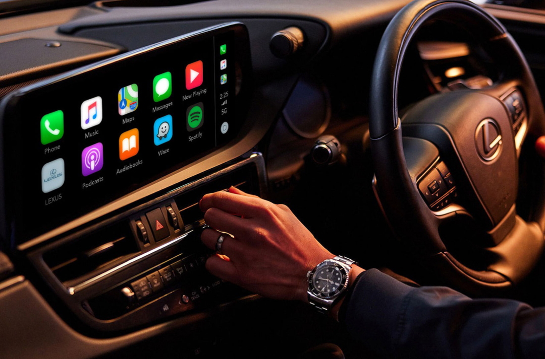 Multimedia screen of the Lexus ES