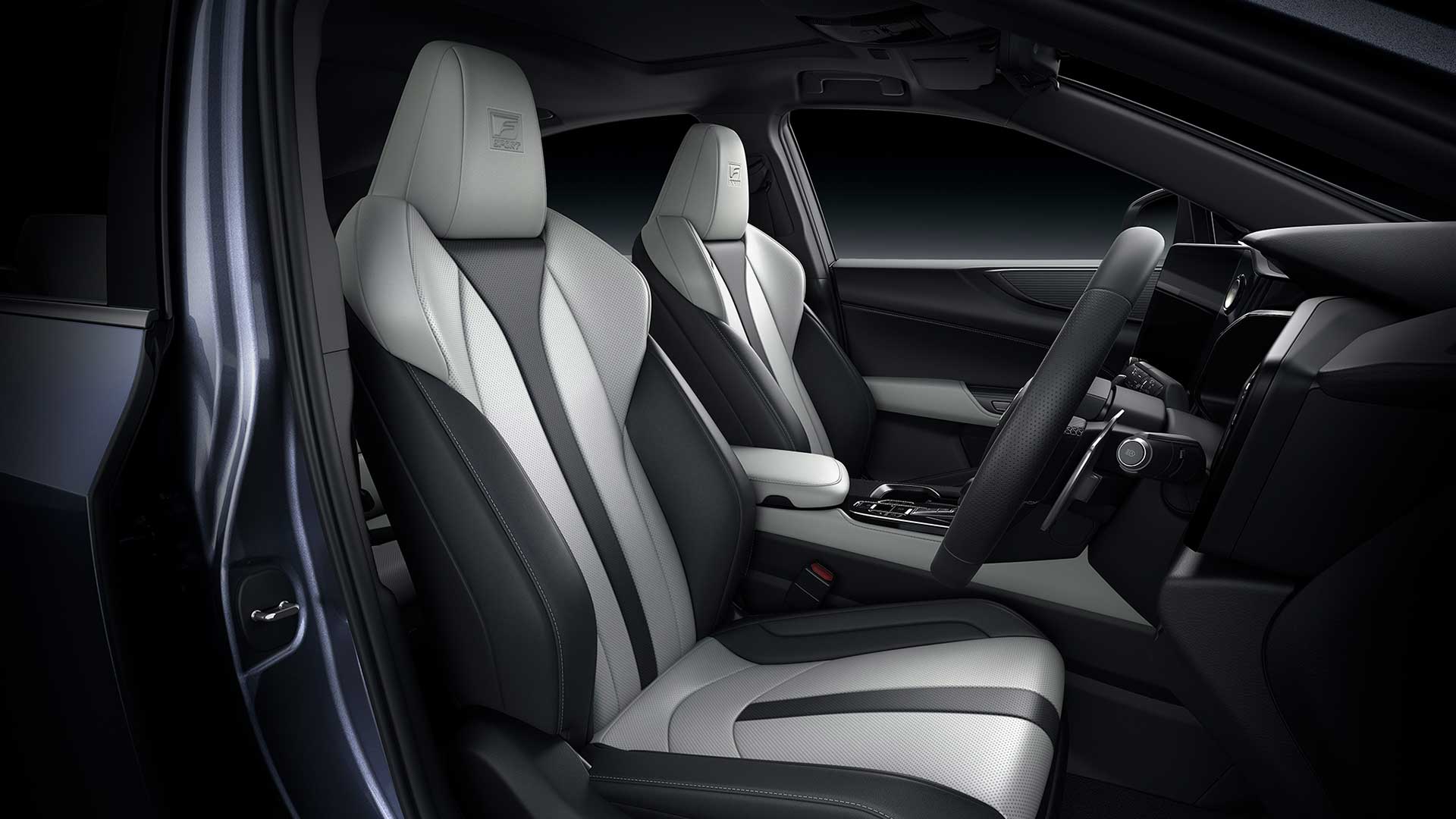 Lexus NX 450h+ F Sport (Overseas model shown.)